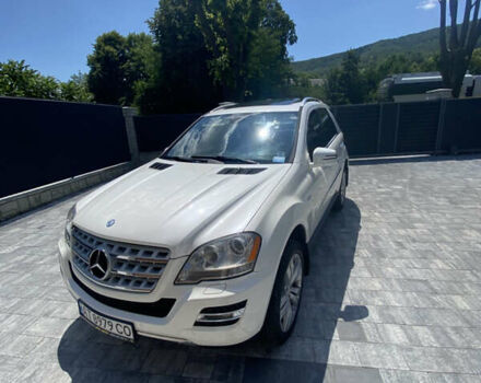 Белый Мерседес М-Класс, объемом двигателя 3 л и пробегом 211 тыс. км за 15600 $, фото 3 на Automoto.ua