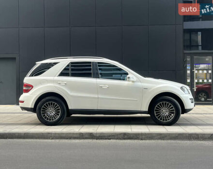 Мерседес М-Класс 2011 в Хороле на Automoto.ua Белый Мерседес М-Класс, объемом двигателя 3 л и пробегом 300 тыс. км за 13000 $, фото 18 на Automoto.ua