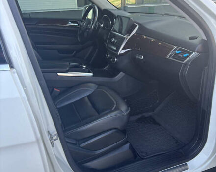 Мерседес М-Класс 2012 в Нововолынск на Automoto.ua Белый Мерседес М-Класс, объемом двигателя 3.5 л и пробегом 195 тыс. км за 20000 $, фото 24 на Automoto.ua