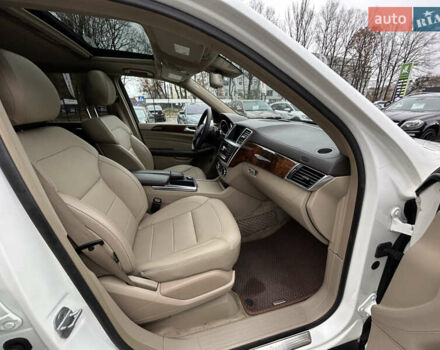 Білий Мерседес М-Клас, об'ємом двигуна 4.66 л та пробігом 160 тис. км за 17900 $, фото 23 на Automoto.ua