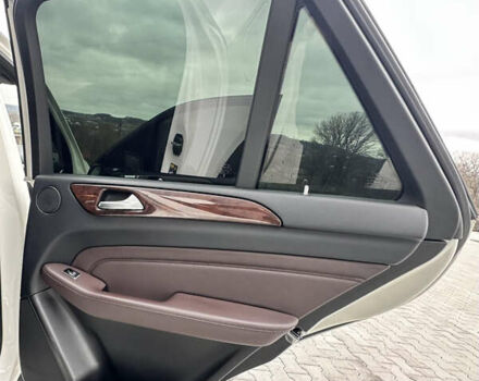 Белый Мерседес М-Класс, объемом двигателя 2.99 л и пробегом 158 тыс. км за 28000 $, фото 22 на Automoto.ua