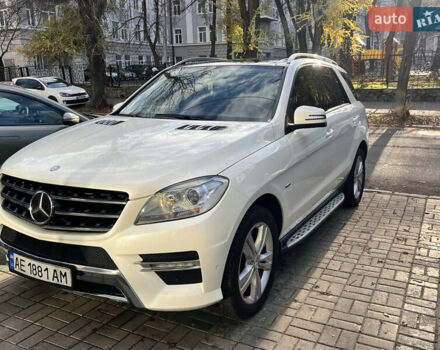 Білий Мерседес М-Клас, об'ємом двигуна 3.5 л та пробігом 142 тис. км за 17700 $, фото 3 на Automoto.ua