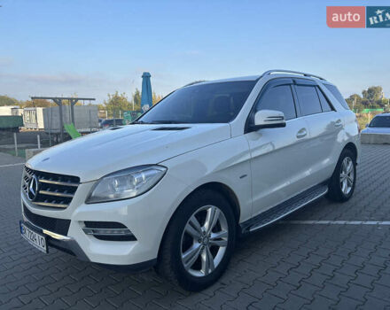 Мерседес М-Класс 2012 в Нововолынск на Automoto.ua Белый Мерседес М-Класс, объемом двигателя 3.5 л и пробегом 195 тыс. км за 20000 $, фото 7 на Automoto.ua