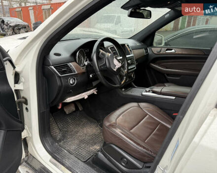 Белый Мерседес М-Класс, объемом двигателя 2.14 л и пробегом 146 тыс. км за 11200 $, фото 7 на Automoto.ua