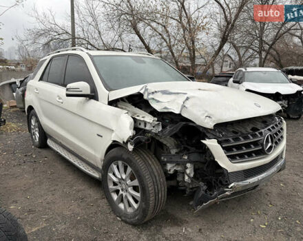 Белый Мерседес М-Класс, объемом двигателя 2.14 л и пробегом 146 тыс. км за 11200 $, фото 5 на Automoto.ua