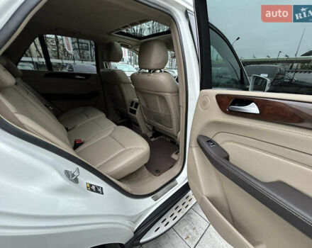 Білий Мерседес М-Клас, об'ємом двигуна 4.66 л та пробігом 160 тис. км за 17900 $, фото 20 на Automoto.ua