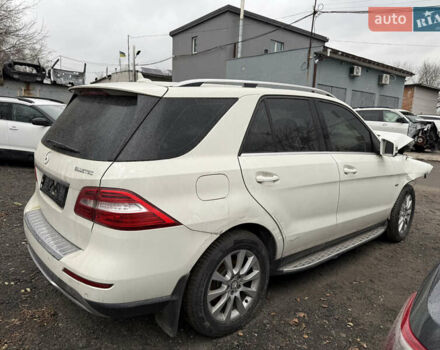 Белый Мерседес М-Класс, объемом двигателя 2.14 л и пробегом 146 тыс. км за 11200 $, фото 4 на Automoto.ua