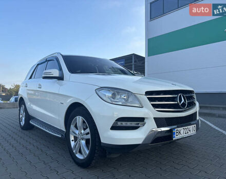 Мерседес М-Класс 2012 в Нововолынск на Automoto.ua Белый Мерседес М-Класс, объемом двигателя 3.5 л и пробегом 195 тыс. км за 20000 $, фото 6 на Automoto.ua