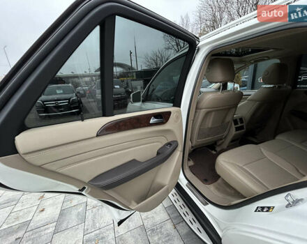 Білий Мерседес М-Клас, об'ємом двигуна 4.66 л та пробігом 160 тис. км за 17900 $, фото 17 на Automoto.ua