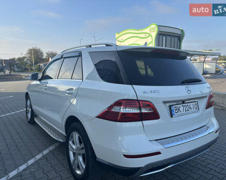 Мерседес М-Класс 2012 в Нововолынск на Automoto.ua Белый Мерседес М-Класс, объемом двигателя 3.5 л и пробегом 195 тыс. км за 20000 $, фото 9 на Automoto.ua