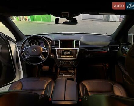 Белый Мерседес М-Класс, объемом двигателя 2.99 л и пробегом 130 тыс. км за 25000 $, фото 8 на Automoto.ua