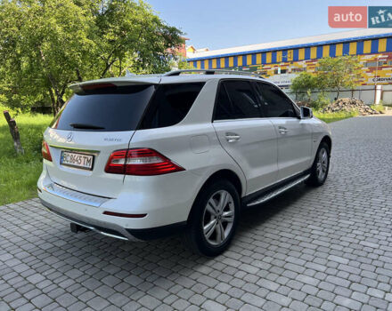 Белый Мерседес М-Класс, объемом двигателя 3 л и пробегом 290 тыс. км за 18900 $, фото 6 на Automoto.ua