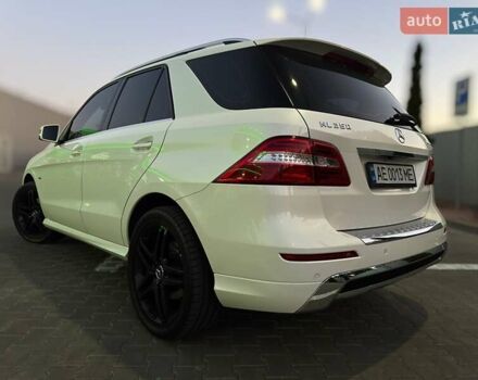 Белый Мерседес М-Класс, объемом двигателя 2.99 л и пробегом 130 тыс. км за 25000 $, фото 2 на Automoto.ua