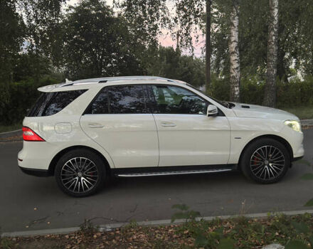 Белый Мерседес М-Класс, объемом двигателя 2.99 л и пробегом 222 тыс. км за 22700 $, фото 4 на Automoto.ua