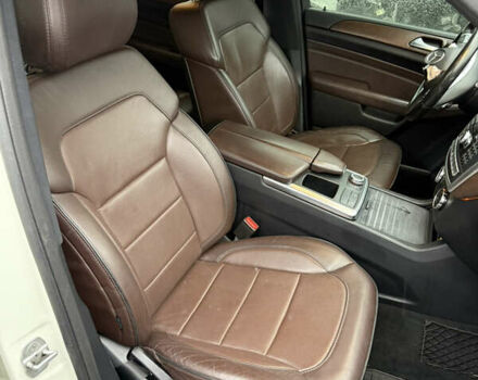 Белый Мерседес М-Класс, объемом двигателя 2.14 л и пробегом 146 тыс. км за 11200 $, фото 14 на Automoto.ua