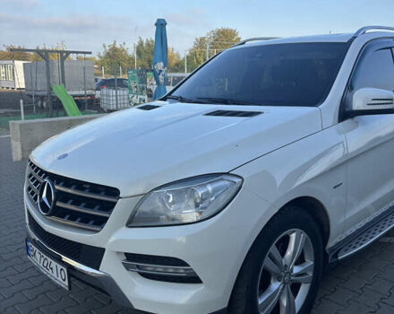 Мерседес М-Класс 2012 в Нововолынск на Automoto.ua Белый Мерседес М-Класс, объемом двигателя 3.5 л и пробегом 195 тыс. км за 20000 $, фото 3 на Automoto.ua