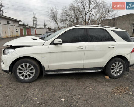 Белый Мерседес М-Класс, объемом двигателя 2.14 л и пробегом 146 тыс. км за 11200 $, фото 1 на Automoto.ua