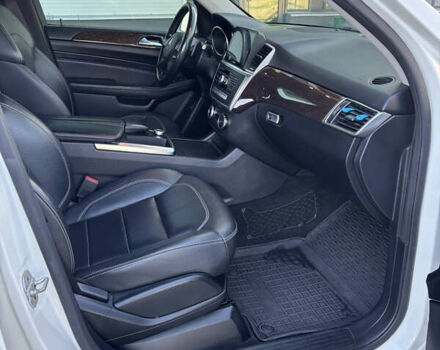 Мерседес М-Класс 2012 в Нововолынск на Automoto.ua Белый Мерседес М-Класс, объемом двигателя 3.5 л и пробегом 195 тыс. км за 20000 $, фото 29 на Automoto.ua