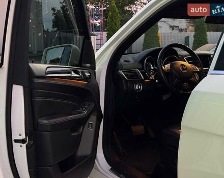 Белый Мерседес М-Класс, объемом двигателя 2.99 л и пробегом 130 тыс. км за 25000 $, фото 4 на Automoto.ua