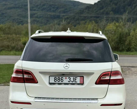 Мерседес М-Класс 2012 в Хусте на Automoto.ua Белый Мерседес М-Класс, объемом двигателя 2.99 л и пробегом 281 тыс. км за 18950 $, фото 5 на Automoto.ua