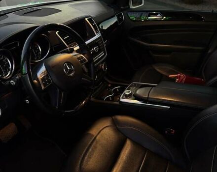 Белый Мерседес М-Класс, объемом двигателя 2.99 л и пробегом 130 тыс. км за 25000 $, фото 6 на Automoto.ua