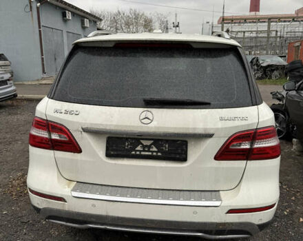 Белый Мерседес М-Класс, объемом двигателя 2.14 л и пробегом 146 тыс. км за 11200 $, фото 3 на Automoto.ua