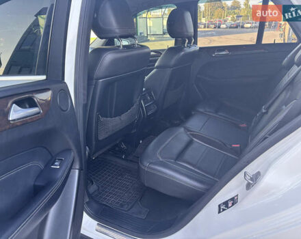 Мерседес М-Класс 2012 в Нововолынск на Automoto.ua Белый Мерседес М-Класс, объемом двигателя 3.5 л и пробегом 195 тыс. км за 20000 $, фото 19 на Automoto.ua