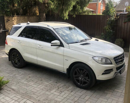 Мерседес М-Класс 2012 в Сумах на Automoto.ua Белый Мерседес М-Класс, объемом двигателя 2.2 л и пробегом 235 тыс. км за 19900 $, фото 1 на Automoto.ua