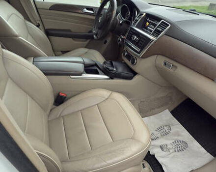 Белый Мерседес М-Класс, объемом двигателя 2.99 л и пробегом 281 тыс. км за 18550 $, фото 10 на Automoto.ua