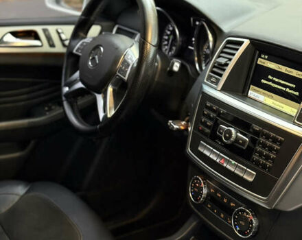 Белый Мерседес М-Класс, объемом двигателя 2.99 л и пробегом 217 тыс. км за 18900 $, фото 12 на Automoto.ua