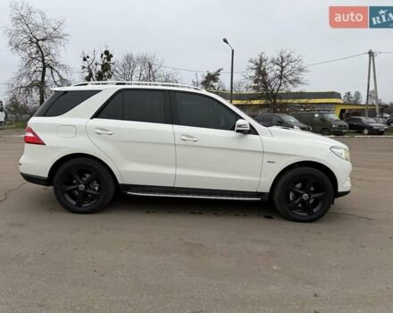 Білий Мерседес М-Клас, об'ємом двигуна 2.99 л та пробігом 180 тис. км за 25000 $, фото 2 на Automoto.ua