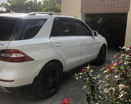 Мерседес М-Класс 2012 в Сумах на Automoto.ua Белый Мерседес М-Класс, объемом двигателя 2.2 л и пробегом 235 тыс. км за 19900 $, фото 7 на Automoto.ua