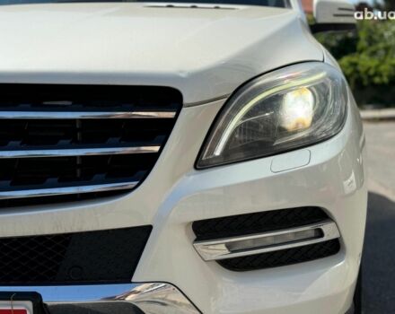 Білий Мерседес М-Клас, об'ємом двигуна 3 л та пробігом 198 тис. км за 23790 $, фото 13 на Automoto.ua