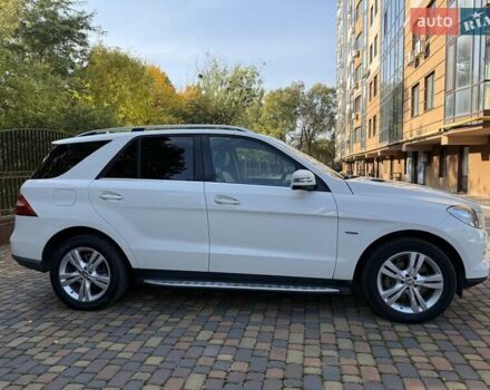 Мерседес М-Класс 2013 в Ровно на Automoto.ua Белый Мерседес М-Класс, объемом двигателя 2.99 л и пробегом 216 тыс. км за 19700 $, фото 2 на Automoto.ua