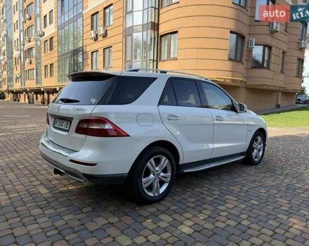 Мерседес М-Класс 2013 в Ровно на Automoto.ua Белый Мерседес М-Класс, объемом двигателя 2.99 л и пробегом 216 тыс. км за 19700 $, фото 5 на Automoto.ua