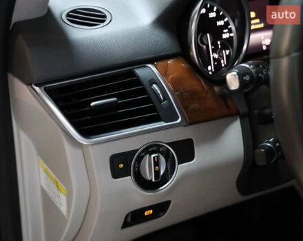 Белый Мерседес М-Класс, объемом двигателя 0 л и пробегом 167 тыс. км за 21000 $, фото 16 на Automoto.ua