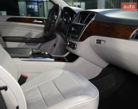 Белый Мерседес М-Класс, объемом двигателя 0 л и пробегом 167 тыс. км за 21000 $, фото 36 на Automoto.ua
