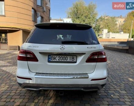 Мерседес М-Класс 2013 в Ровно на Automoto.ua Белый Мерседес М-Класс, объемом двигателя 2.99 л и пробегом 216 тыс. км за 19700 $, фото 3 на Automoto.ua