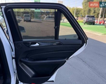 Белый Мерседес М-Класс, объемом двигателя 2.99 л и пробегом 247 тыс. км за 19999 $, фото 20 на Automoto.ua