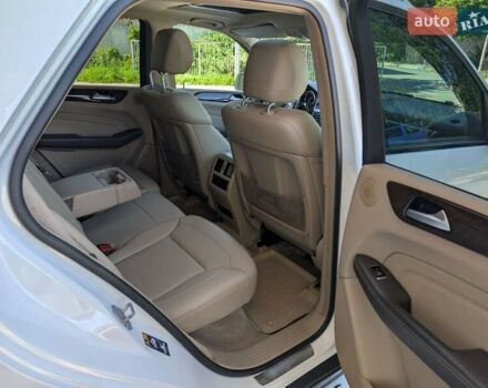 Белый Мерседес М-Класс, объемом двигателя 3 л и пробегом 340 тыс. км за 20500 $, фото 10 на Automoto.ua