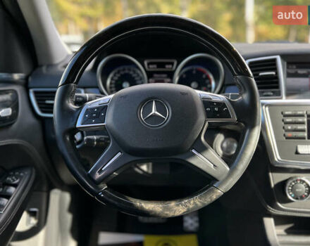 Белый Мерседес М-Класс, объемом двигателя 2.99 л и пробегом 139 тыс. км за 23300 $, фото 11 на Automoto.ua