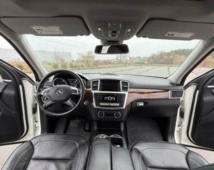 Белый Мерседес М-Класс, объемом двигателя 3 л и пробегом 240 тыс. км за 23499 $, фото 2 на Automoto.ua