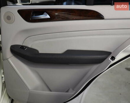 Белый Мерседес М-Класс, объемом двигателя 0 л и пробегом 167 тыс. км за 21000 $, фото 34 на Automoto.ua