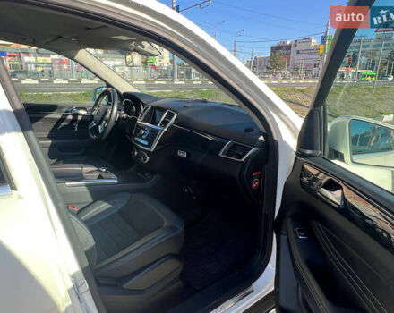 Белый Мерседес М-Класс, объемом двигателя 2.14 л и пробегом 94 тыс. км за 25700 $, фото 8 на Automoto.ua