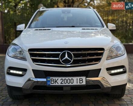 Мерседес М-Класс 2013 в Ровно на Automoto.ua Белый Мерседес М-Класс, объемом двигателя 2.99 л и пробегом 216 тыс. км за 19700 $, фото 12 на Automoto.ua