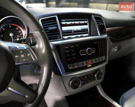 Белый Мерседес М-Класс, объемом двигателя 0 л и пробегом 167 тыс. км за 21000 $, фото 21 на Automoto.ua