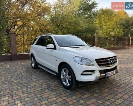 Мерседес М-Класс 2013 в Ровно на Automoto.ua Белый Мерседес М-Класс, объемом двигателя 2.99 л и пробегом 216 тыс. км за 19700 $, фото 15 на Automoto.ua