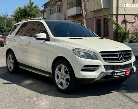 Білий Мерседес М-Клас, об'ємом двигуна 3 л та пробігом 198 тис. км за 23790 $, фото 2 на Automoto.ua