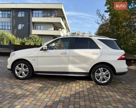 Мерседес М-Класс 2013 в Ровно на Automoto.ua Белый Мерседес М-Класс, объемом двигателя 2.99 л и пробегом 216 тыс. км за 19700 $, фото 7 на Automoto.ua