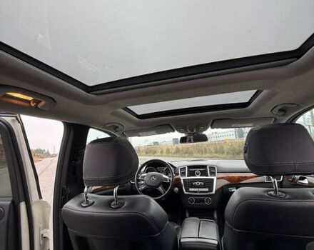 Белый Мерседес М-Класс, объемом двигателя 3 л и пробегом 240 тыс. км за 23499 $, фото 5 на Automoto.ua